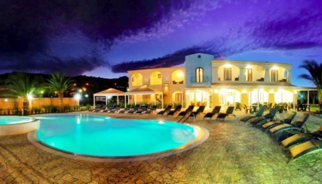 Hotel Ristorante Il Vascello Costa Rei Exteriör bild